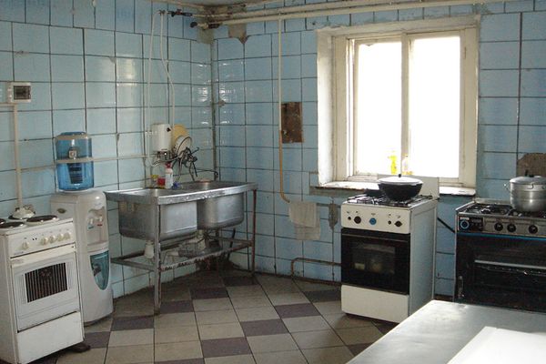 Студенток ульяновского Фармколледжа увезли в инфекционную больницу с отравлением