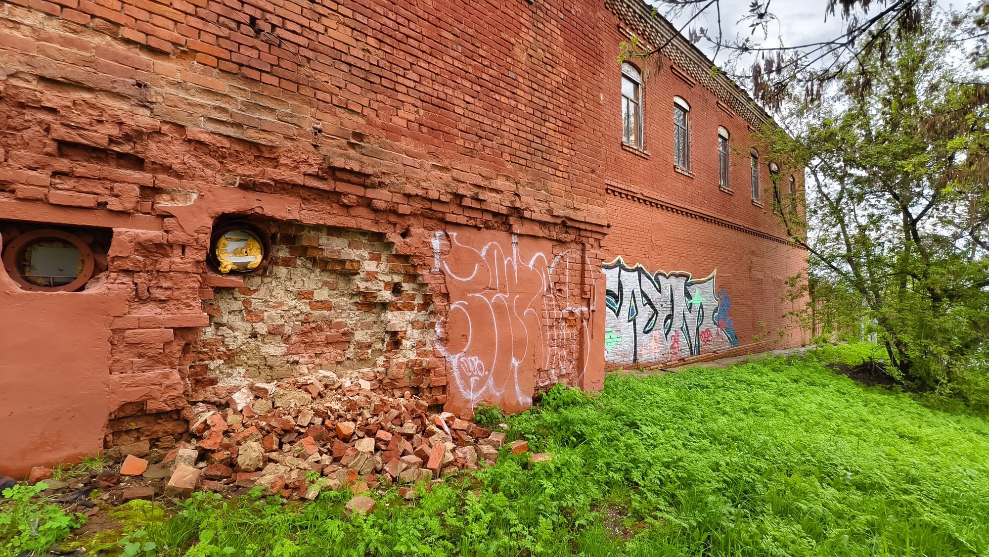 В Ижевске пройдёт проверка по факту обвала кирпичной кладки дореволюционной оружейной фабрики