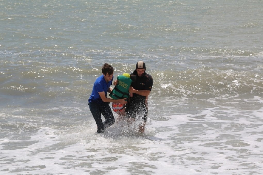 

В Абхазии течением унесло в море российскую туристку с тремя детьми

