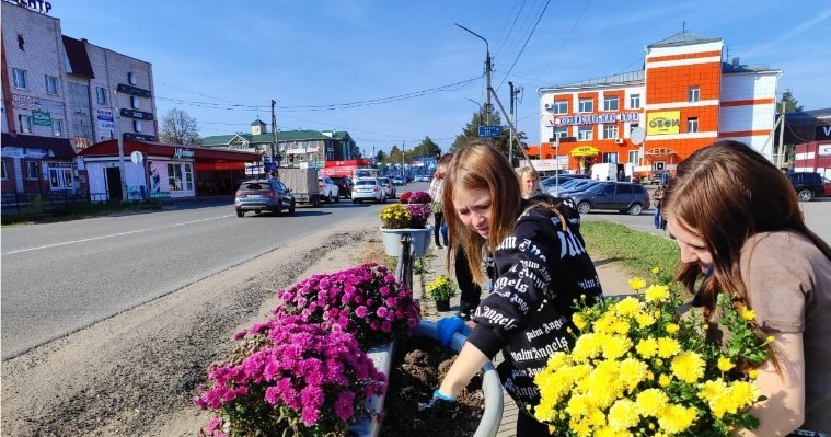 В Можге восстановили цветники, пострадавшие от рук романтиков-вандалов