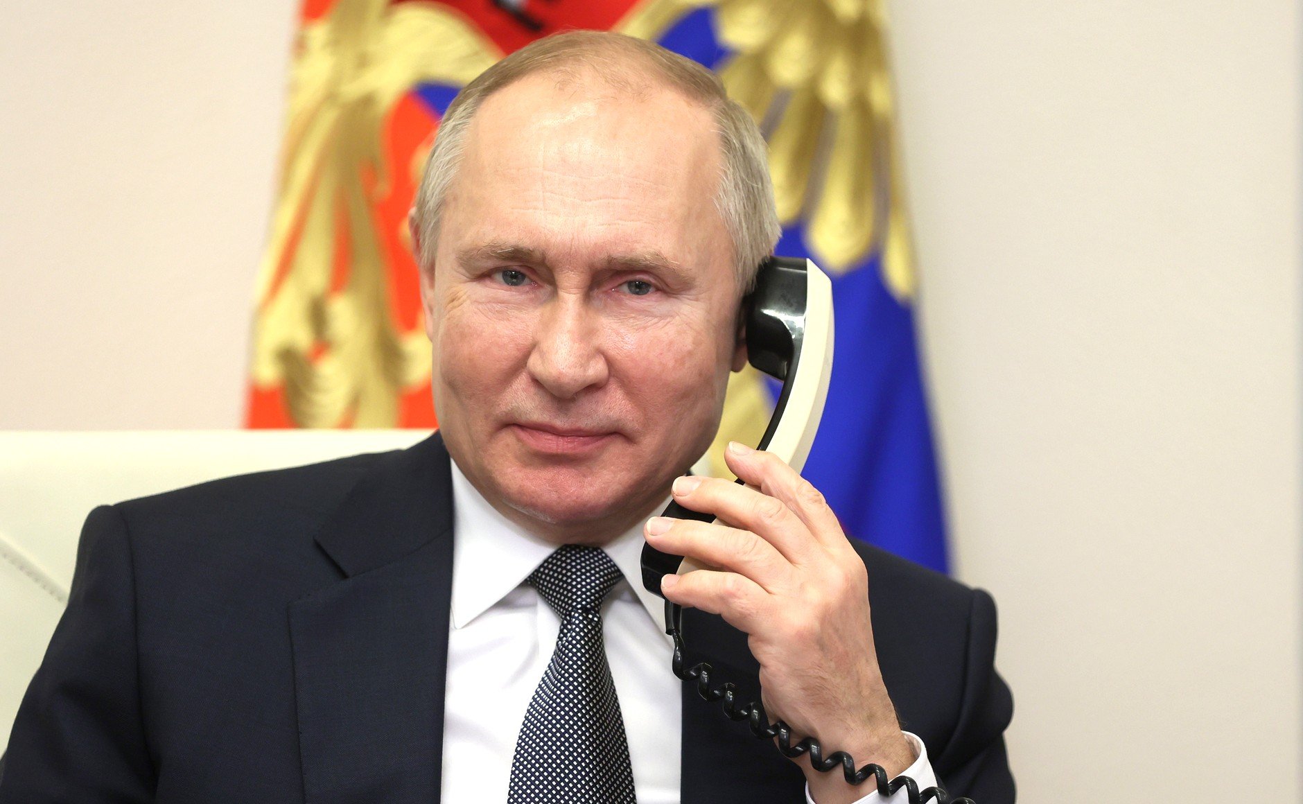 Президент России впервые провёл телефонные переговоры с султаном Омана