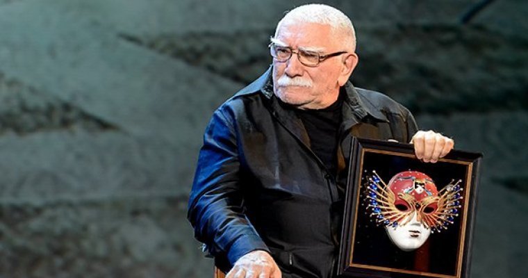 После продолжительной болезни Армен Джигарханян вернулся в театр