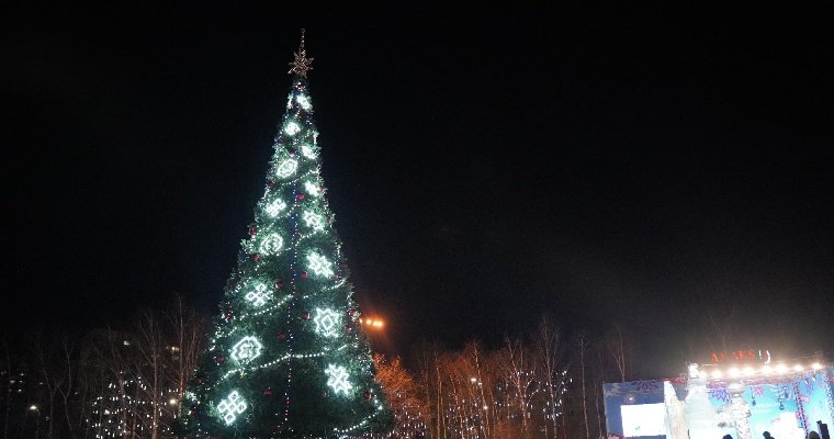 Огни на главной новогодней ёлке Ижевска зажгут 17 декабря