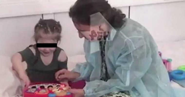 Оставленную матерью в поликлинике Москвы девочку передали бабушке