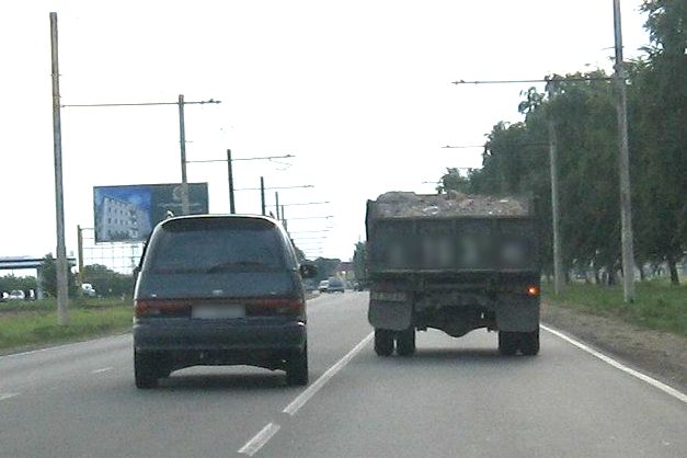Суд снял равенство между обгоном и выездом на встречную полосу