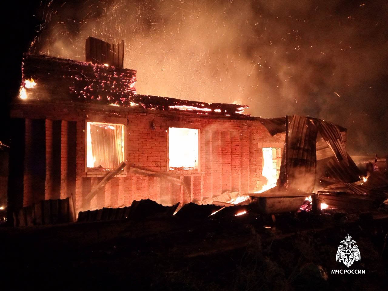 Бабушка с внучкой получили ожоги при пожаре в Глазовском районе