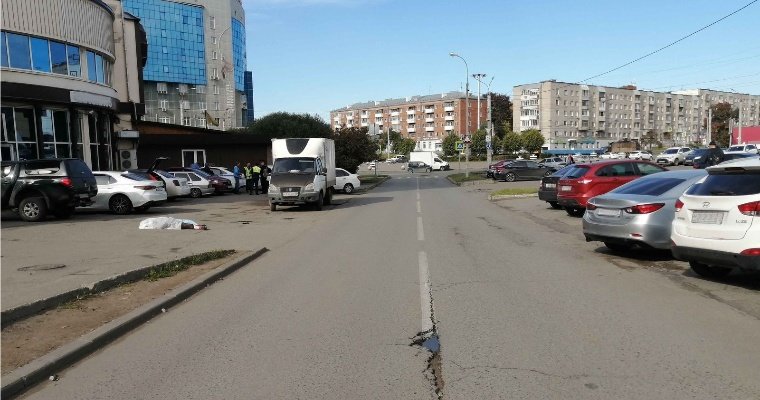 Пожилая женщина погибла под колесами грузовика в Ижевске