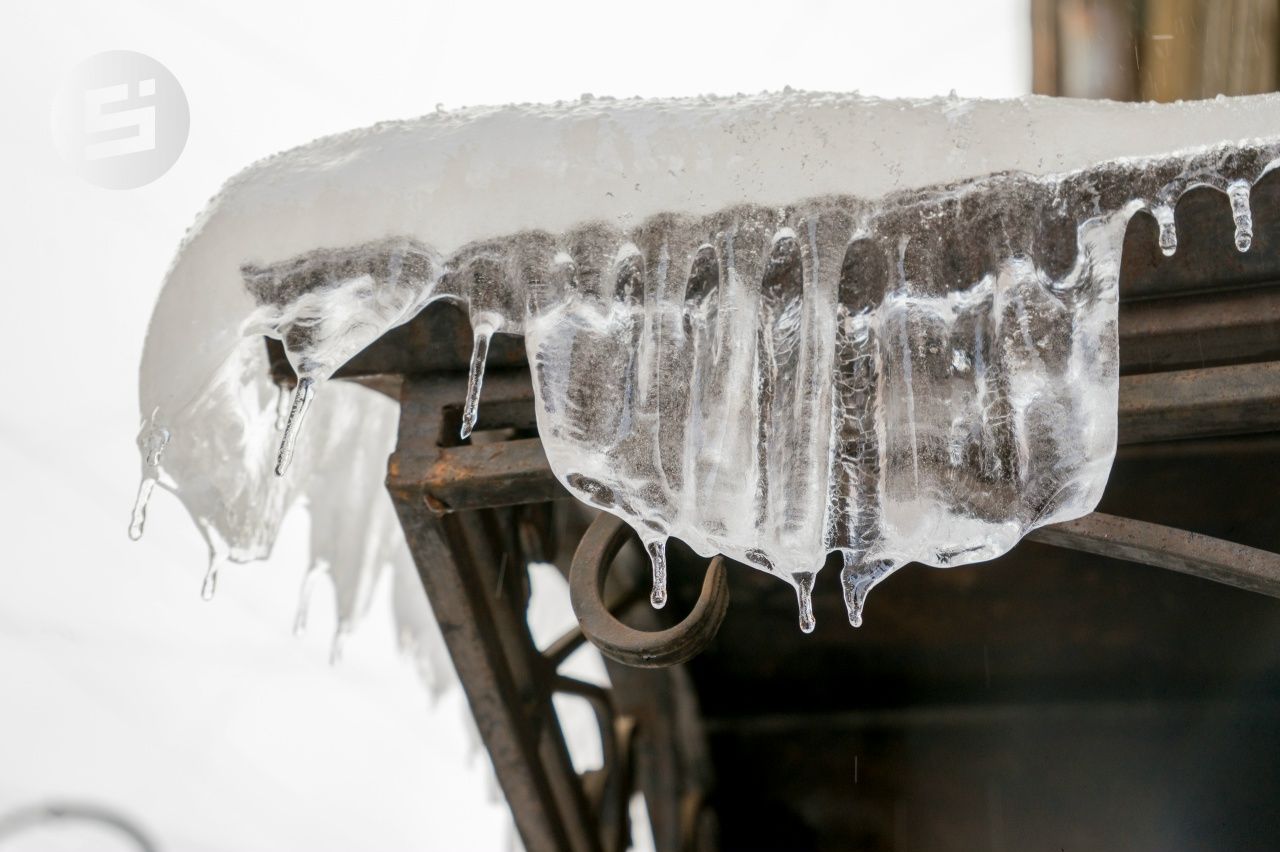 Кровля неэксплуатируемого навеса обрушилась на центральном рынке Глазова