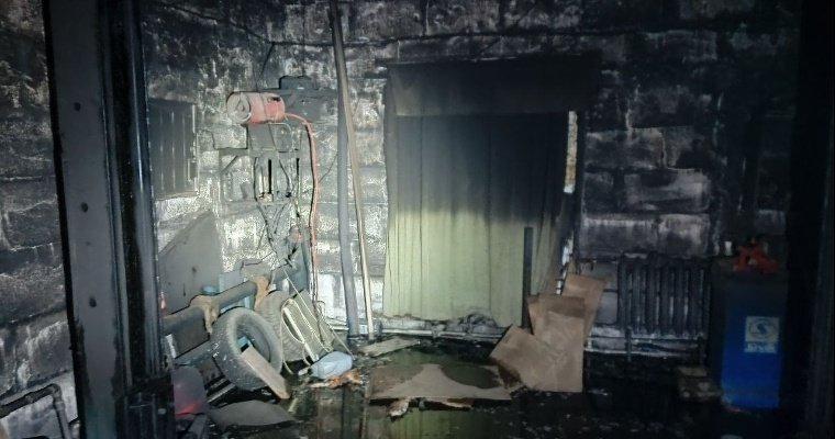 Неправильное хранение золы привело к пожару в гараже в Воткинске 