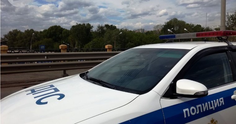 Легковушка столкнулась с грузовиком на Воткинском шоссе в Ижевске