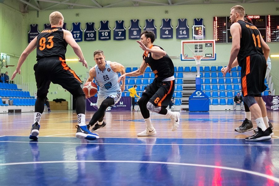 

Ижевская команда «Купол-Родники» одержала победу над баскетболистами из Ревды

