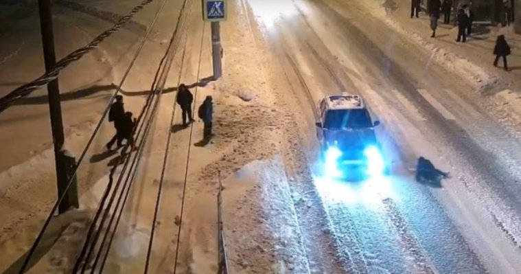 В Ижевске на улице Чайковского автомобиль сбил 8-летнего мальчика