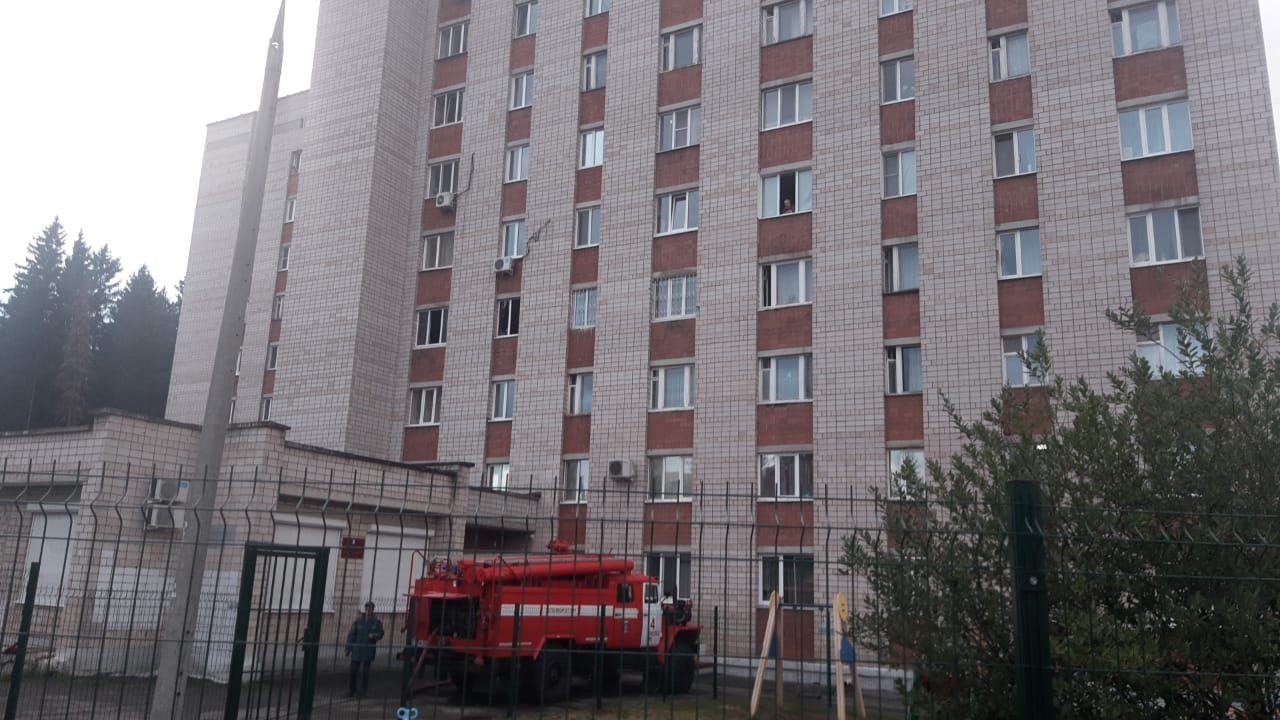 Из-за пожара в многоквартирном доме в Ижевске эвакуировали 15 человек