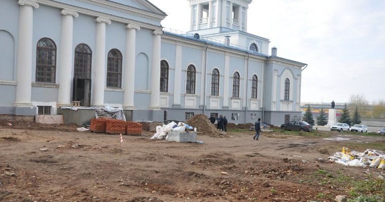 У Благовещенского собора в Воткинске начали благоустраивать территорию 