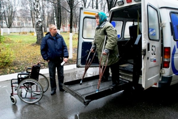 Глазовские инвалиды могут заказать социальное такси за 2 часа до поездки