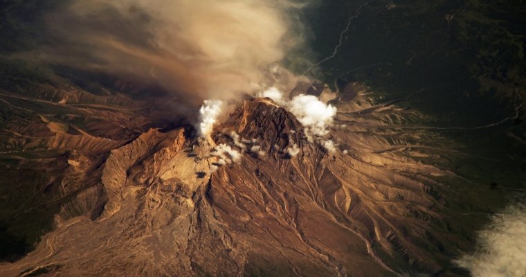 Камчатский поселок накрыло пеплом от выброса вулкана Шивелуч