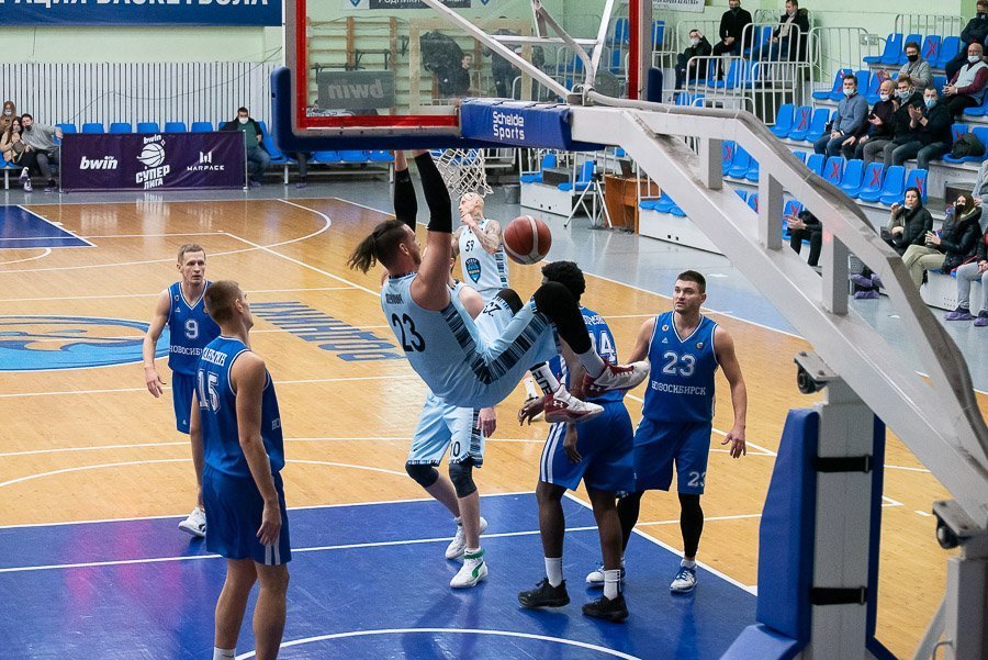 

Ижевские баскетболисты «Купола-Родников» одолели БК «Новосибирск»

