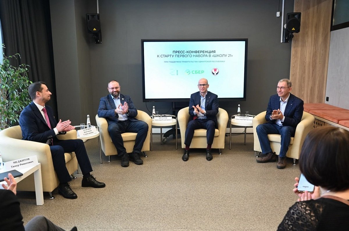 Мир цифровых технологий со «Школой 21»: в Ижевске объявили прием заявок на первый «бассейн»