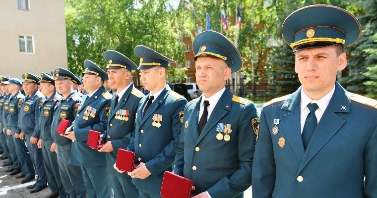 Спасатели Удмуртии, тушившие пожар на арсенале в Пугачево, получили государственные награды