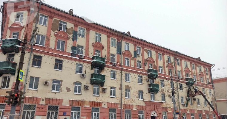 На улице Пушкинской в Ижевске начали реставрировать ещё одну «сталинку»