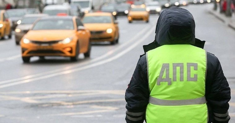 Лишенный прав житель Ижевска на иномарке без номера устроил гонки с полицией 