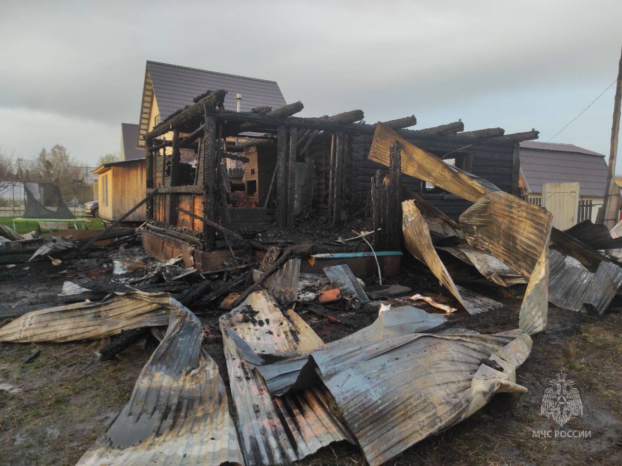 Непотушенные угли в мангале стали причиной пожара в Ижевске