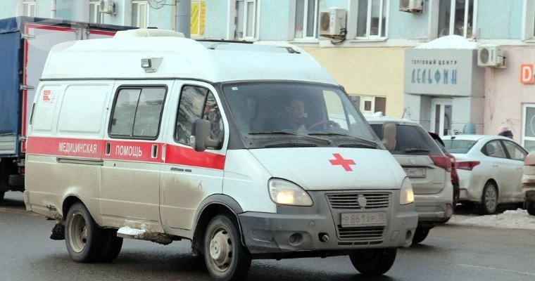 Скорая с беременной пациенткой попала в аварию в Ижевске