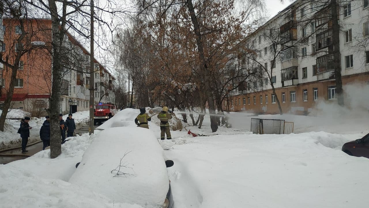 В ижевском городке Металлургов загорелся газопровод между жилыми домами //  ИА Сусанин - проверенные новости Ижевска и Удмуртии, факты и описания  событий.