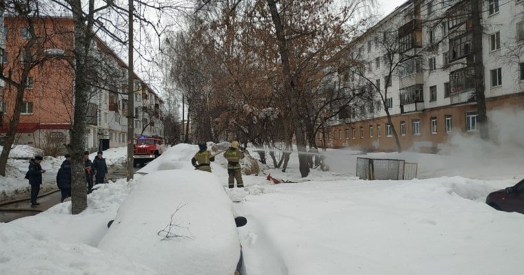 В ижевском городке Металлургов загорелся газопровод между жилыми домами