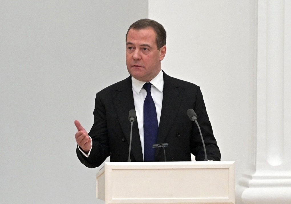 Медведев дал прогноз по ближайшему будущему Украины из трех вариантов