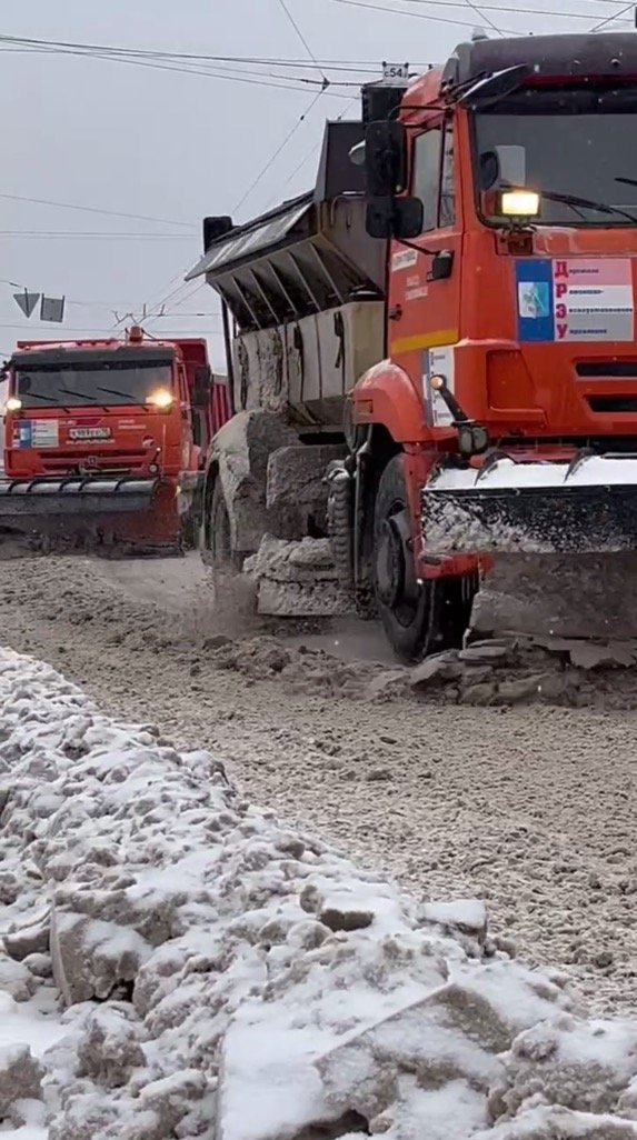 Из центра Ижевска начали вывозить снег