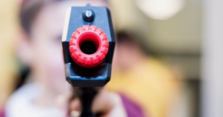 В Ижевске вооружённый игрушечным пистолетом мужчина ограбил микрофинансовую организацию