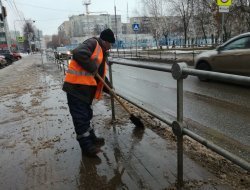 Дорожники Ижевска рассказали о причинах появления грязи на дорогах столицы