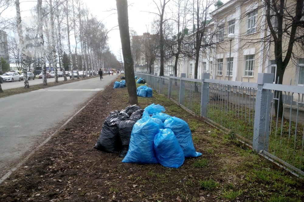 В Ижевске набирают сотрудников на уборку городских территорий 