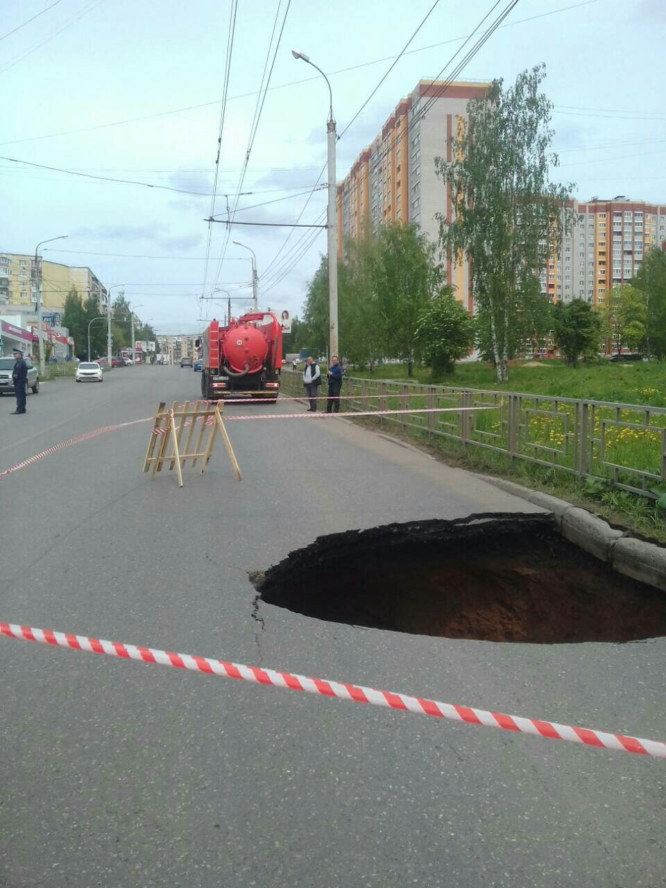 Провал асфальта на улице Петрова в Ижевске устранят в среду