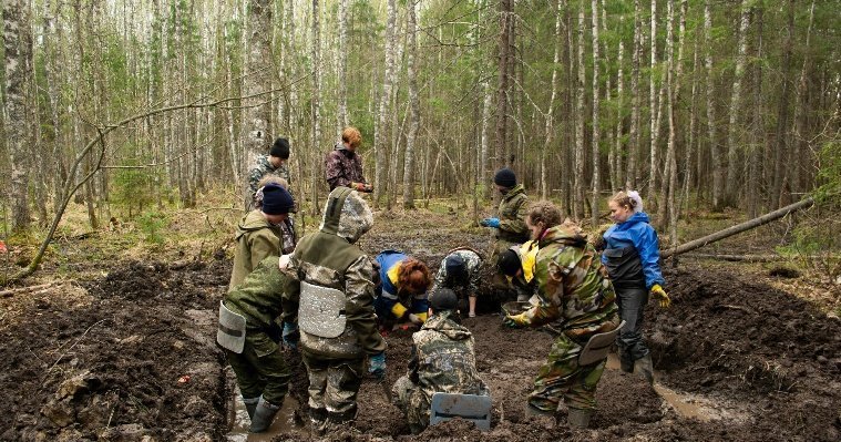 Поисковики из Удмуртии подняли в Ленинградской области останки 13 красноармейцев