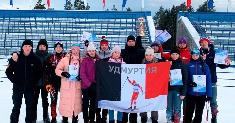 Победа лыжников из Удмуртии, новые пауки из России и горящий «поезд-призрак»: новости к этому часу