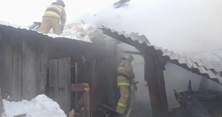 В Вавожском районе разгорелся пожар из-за зарядки аккумулятора машины 