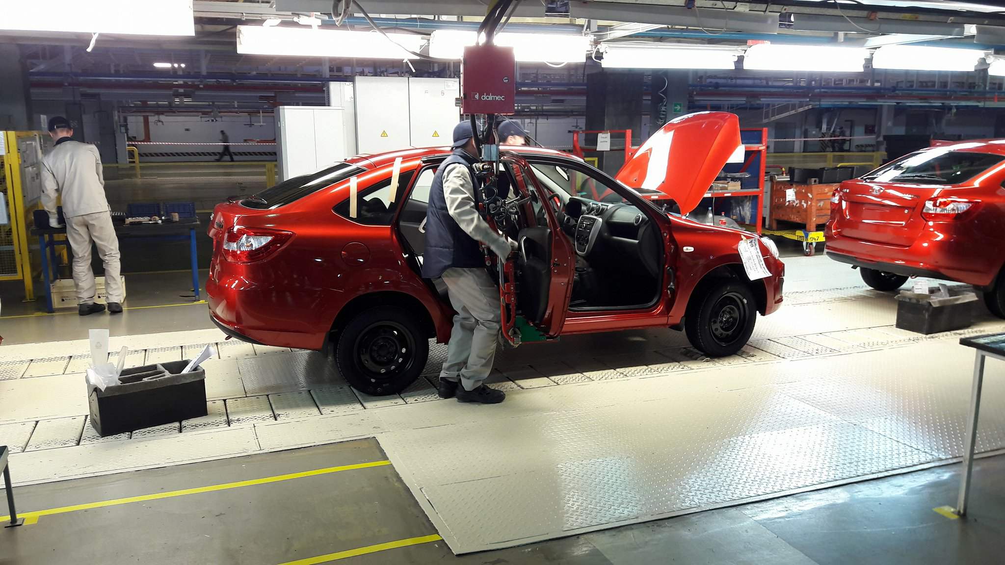 Вакансии автоваза в тольятти на сегодня свежие. Лада гранта завод. 460 площадка автоваз. площадка автоваз тольятти. веста на заводе в тольятти.