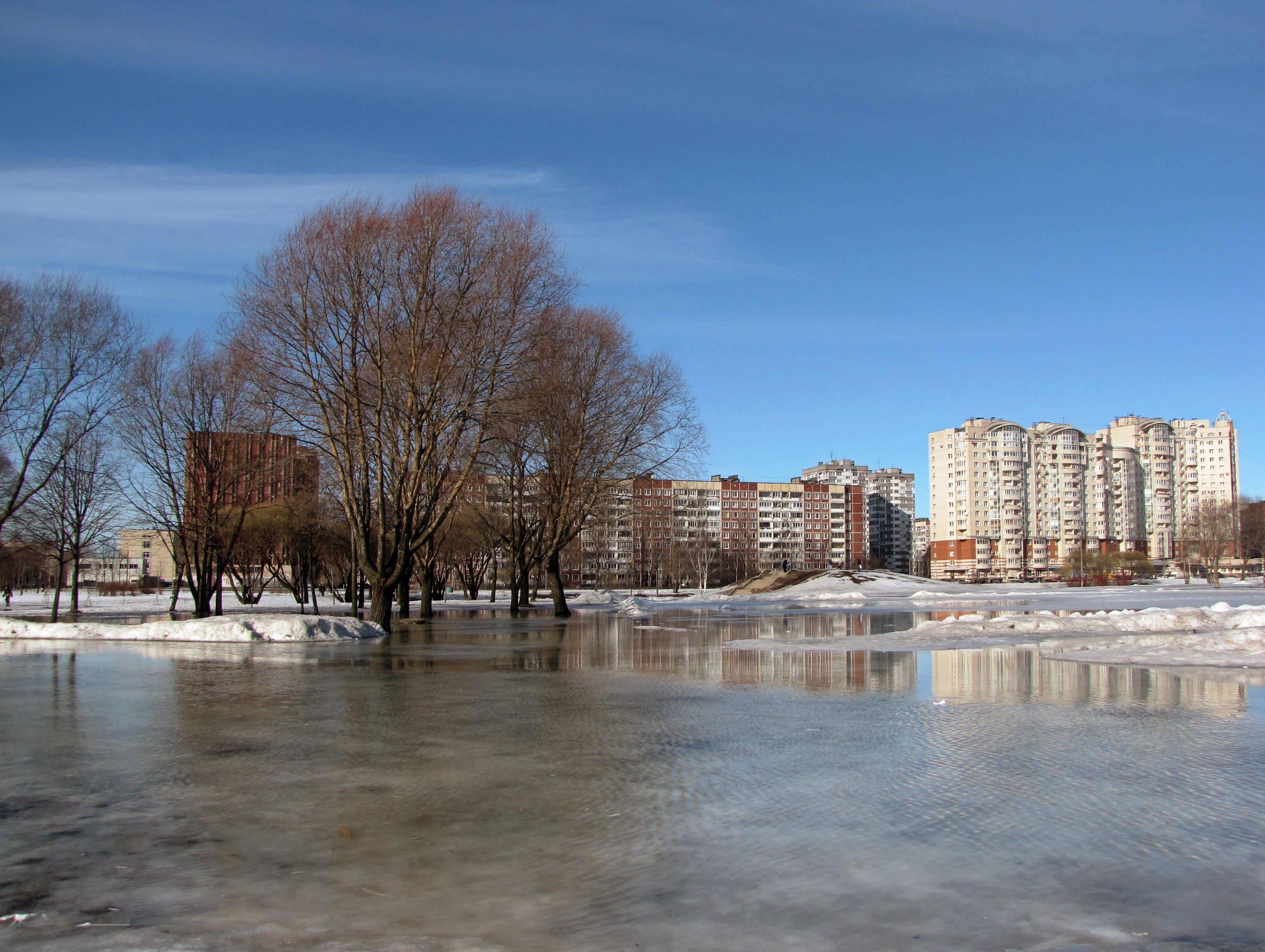 Город благовещенск весной фото