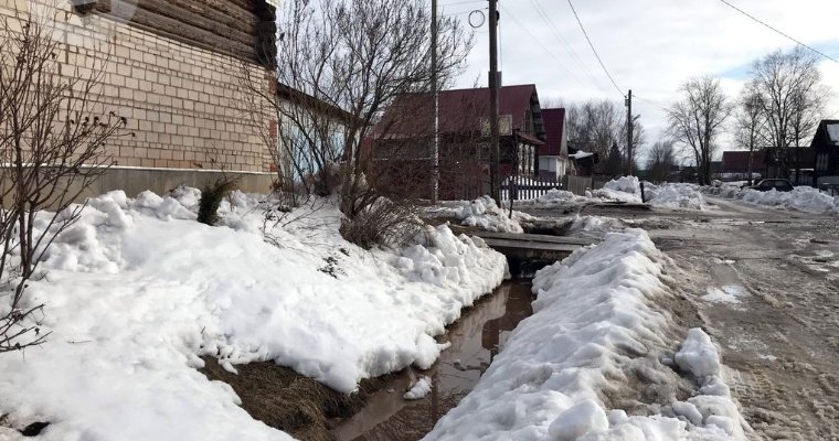 Более половины территорий частного сектора Ижевска очистили от снега в преддверии паводка