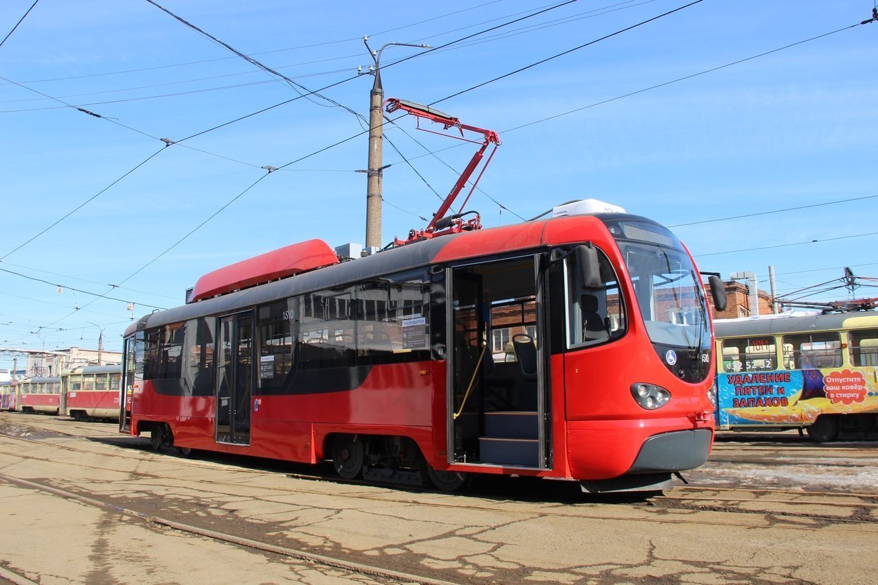 Новый низкопольный трамвай в Ижевске и столкновение парома «Александр Деев» с льдиной на Сахалине: новости к этому часу 