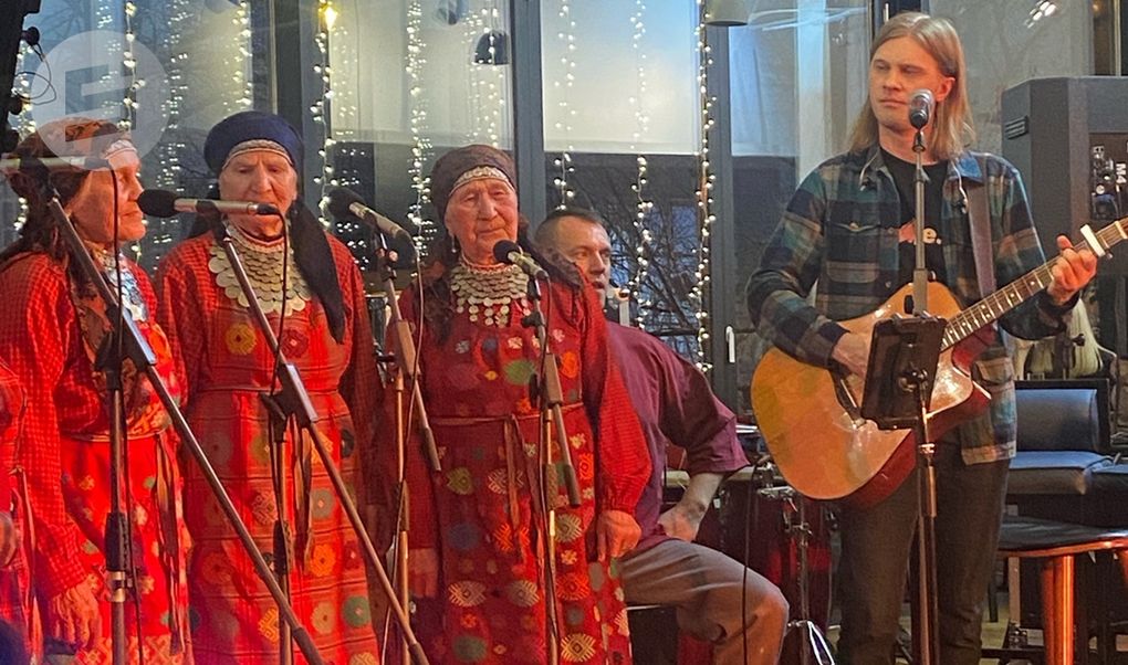 Бабушки из Бураново выступили на концерте Ильи Тишина в Ижевске