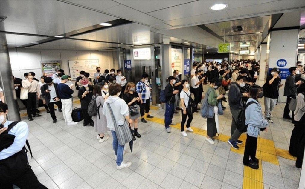 

Из-за землетрясения в Токио пострадали более 30 человек 

