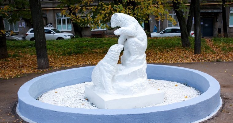 В Ижевске откроют отреставрированную скульптуру «Белые мишки»