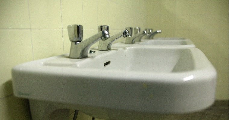 Часть жилых домов Воткинска осталась без холодной воды из-за аварии