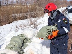 Предпаводковые учения спасателей в Ижевске и давление на владельцев TikTok в США: новости к этому часу