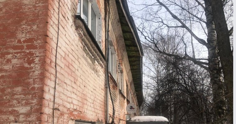 Ремонт просевшей крыши дома в поселке Машиностроителей в Ижевске обойдется бюджету в 1,8 млн рублей