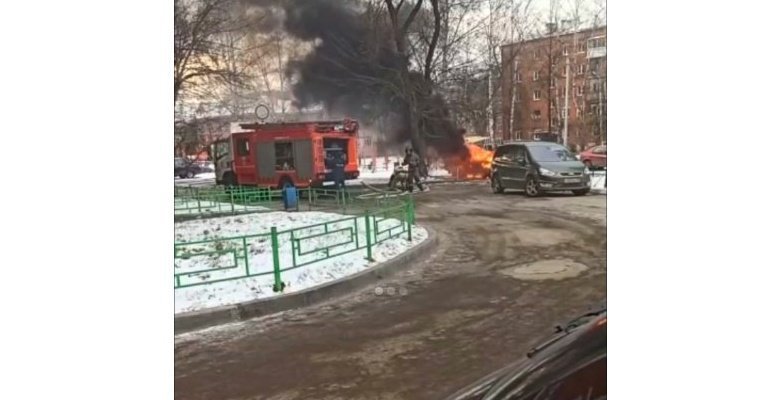 Автомобиль загорелся на улице Кирова в Ижевске