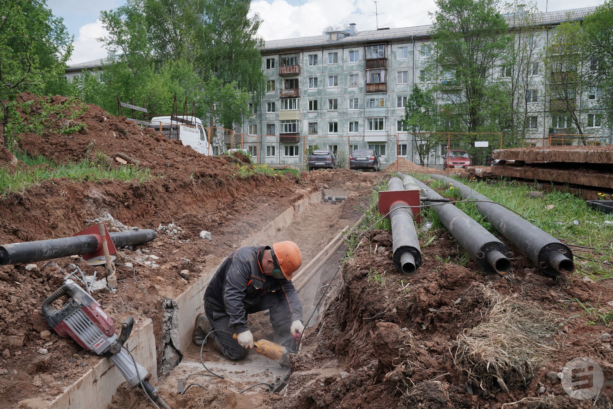 Коммунальное строительство. Реконструкция тепловых сетей фото. Благоустройство камеры теплотрассы. Октябрьские теплосети.